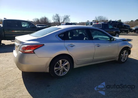 2015 Nissan Altima 2.5 z USA, uszkodzony, nr VIN 1N4AL3AP9FC143423